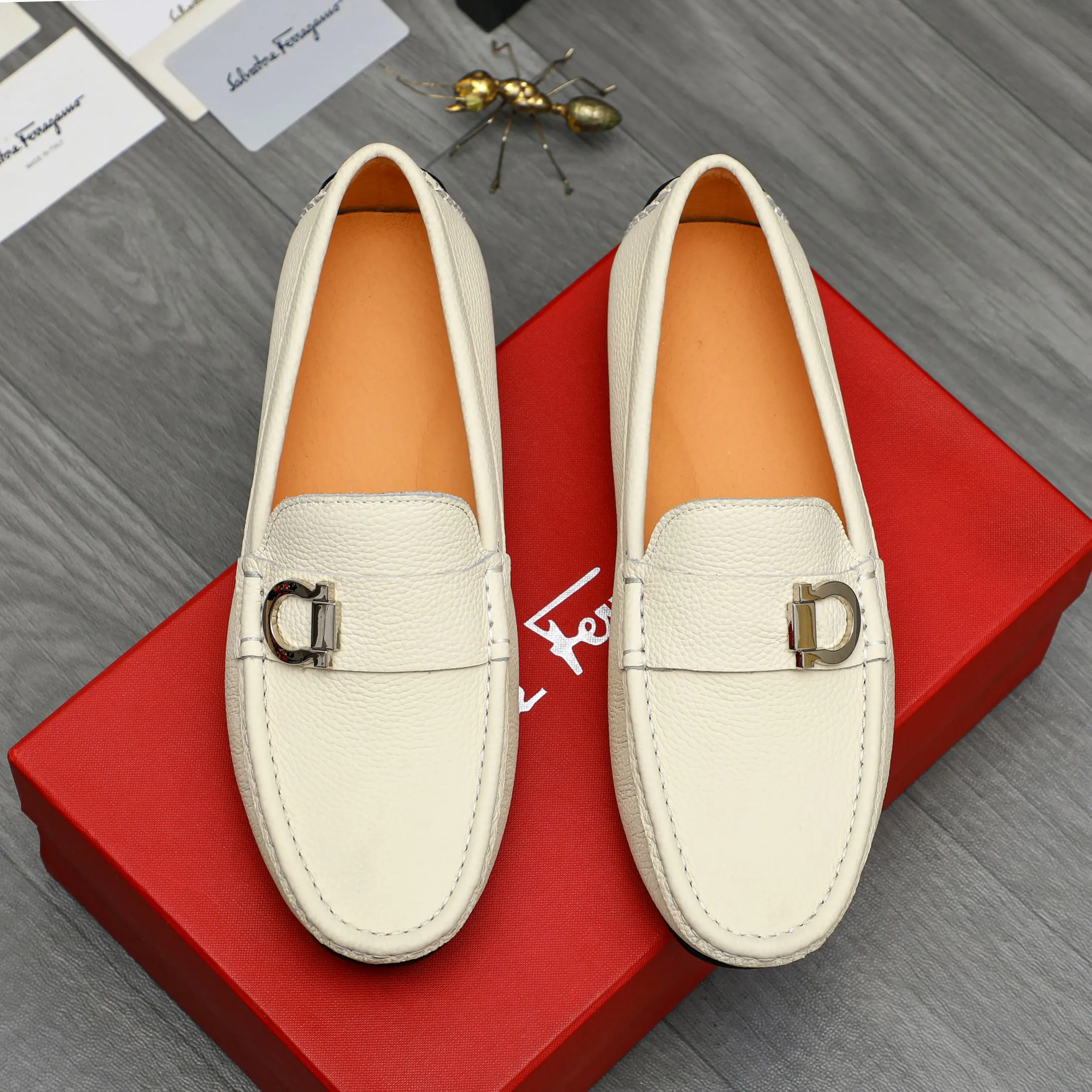 Men's shoes 💰380 Product trademark: Ferragamo "Ferragamo" casual slip-on shoes Regular size: 38-45 (45 is custom-made and non-returnable) Product materials: Selected high-quality pebbled cowhide upper, pigskin lining, rubber outsole